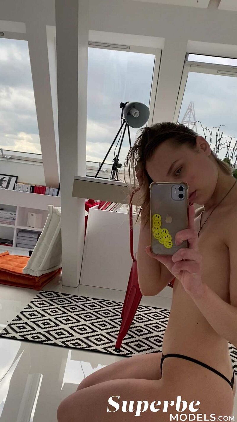 Катя, 20 лет, 0 размер груди